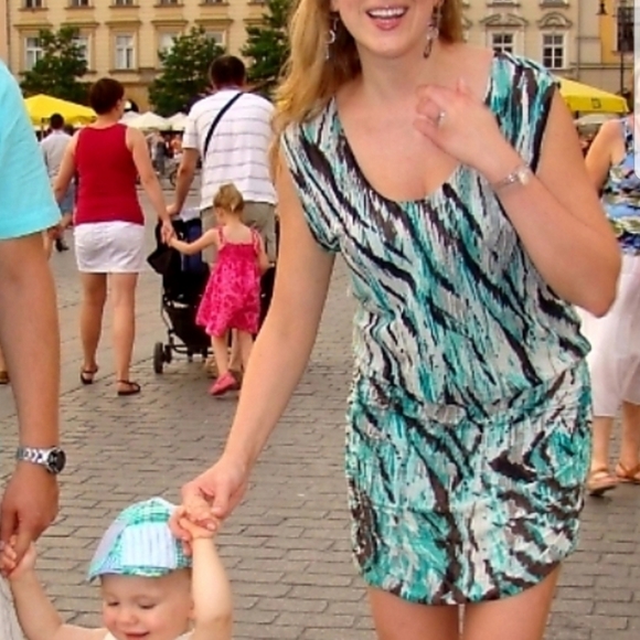 Super soft summer dress by GUESS - Picture 2 of 12